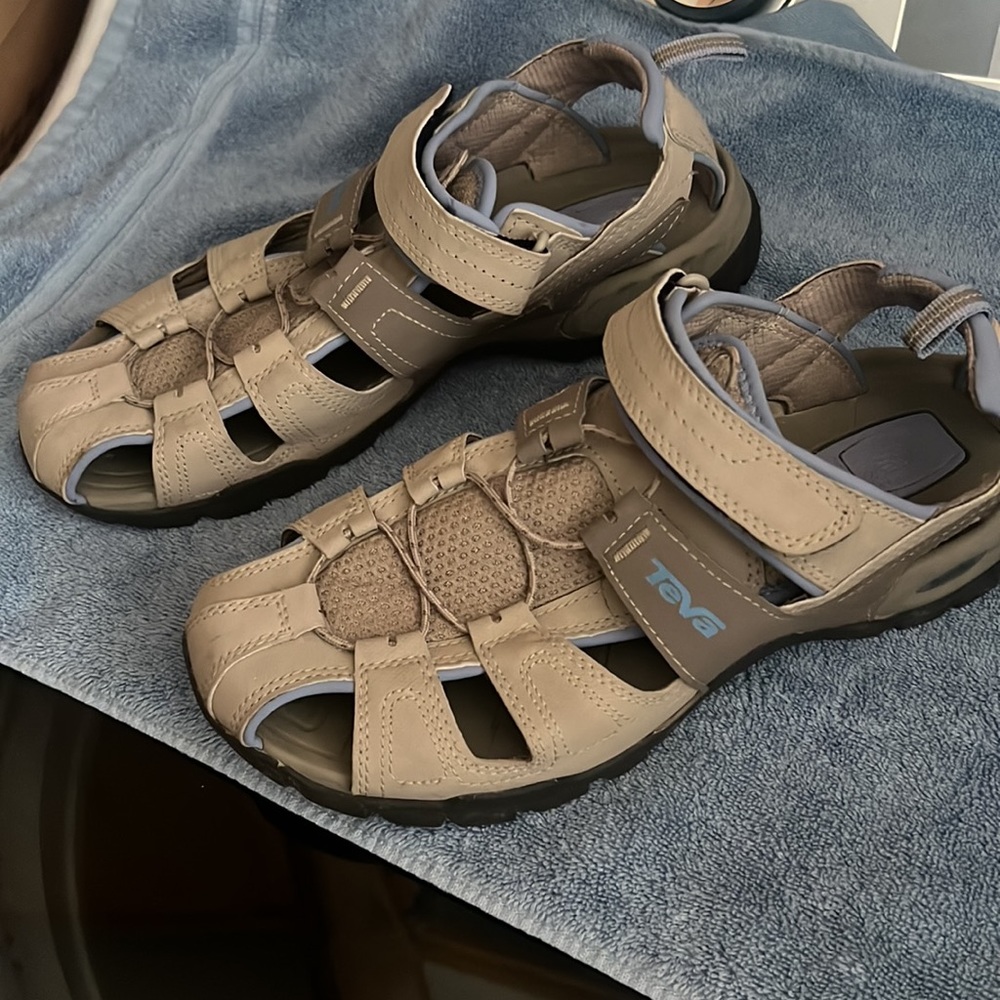 ⚠️BLOWOUT⚠️Sz 10 Teva Shoes